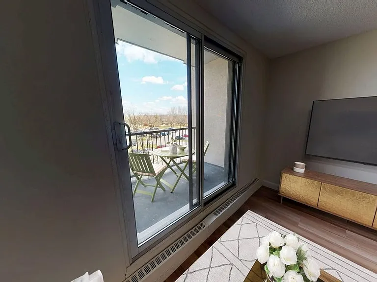2470 Southvale Cres — Photo 72