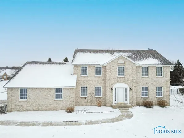 1363 Sheffield Dr, Bowling Green, OH 43402