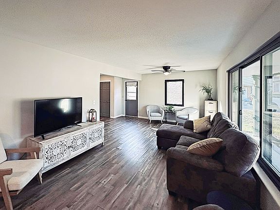 3rd image of 3932 S Mission Oaks Dr