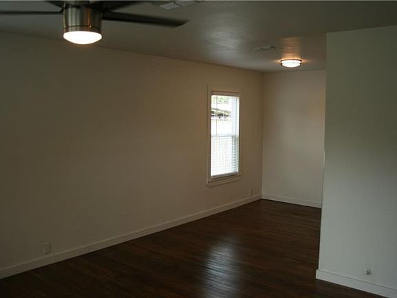 4th image of 4318 Aspen St