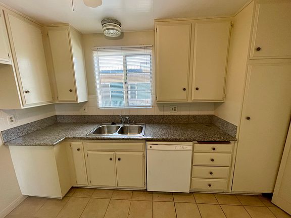 2nd image of 615 W Dryden St #3