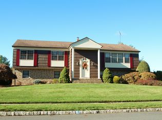7 West Dr, Fairfield, NJ 07004
