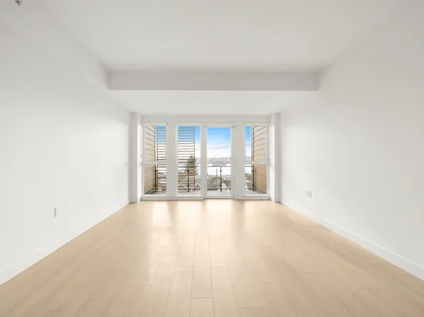 422 E 3rd St, North Vancouver, BC