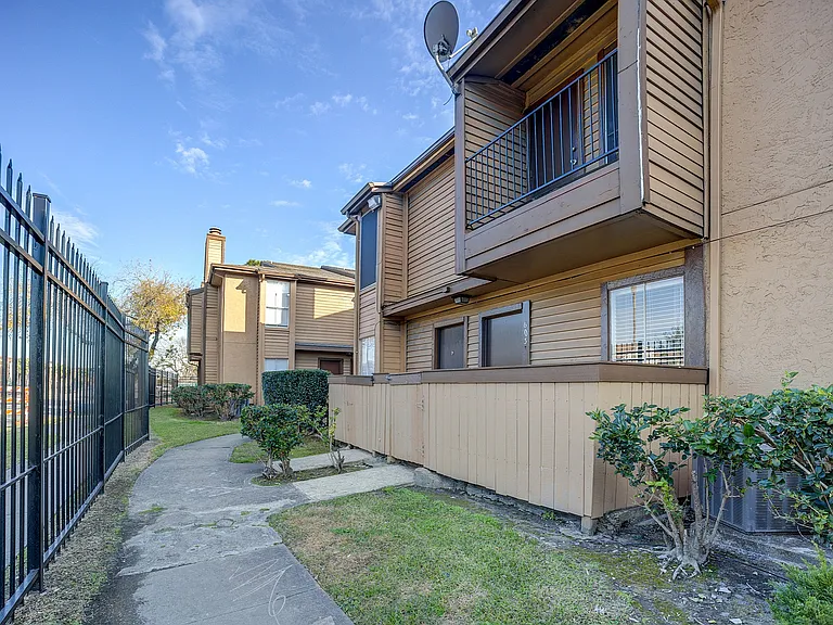 Ashford Casa Bella-Outside