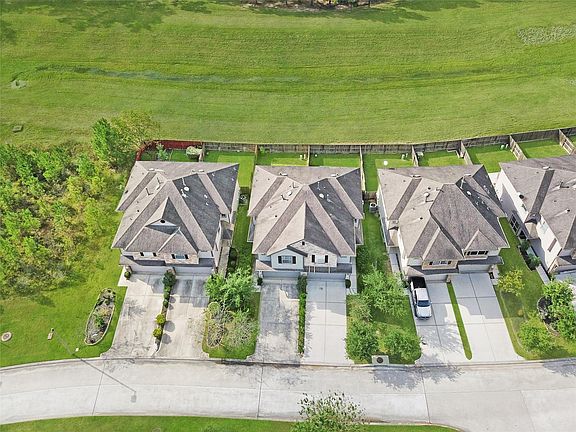 2nd image of 211 Bloomhill Pl