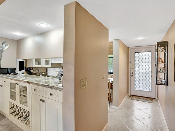 4th image of 1518 Whitehall Drive #201