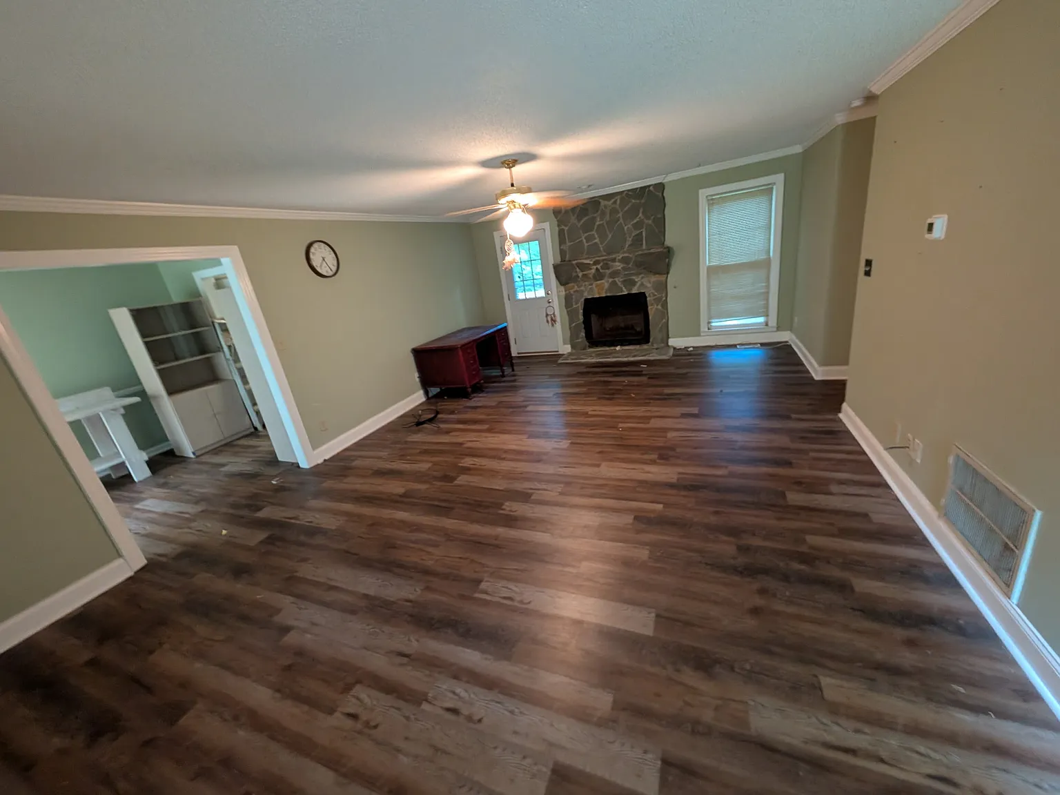 3 bed, 2099 sqft, $2,250 — Photo 2