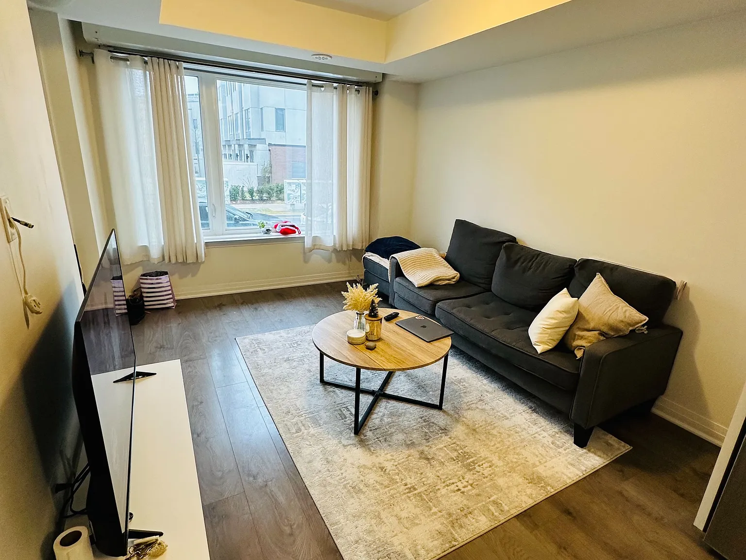 3 bed, $2,500 — Photo 2