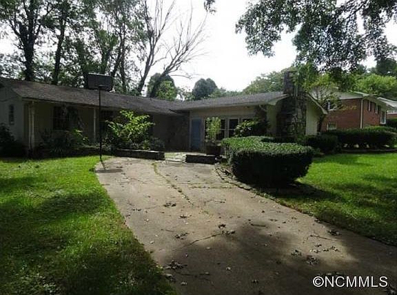 1st image of 130 Fairway Hills Dr