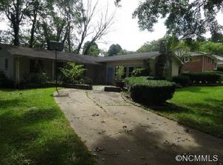 130 Fairway Hills Dr, Waynesville, NC 28786