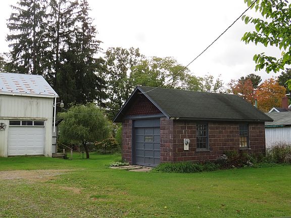 2nd image of 140 School St