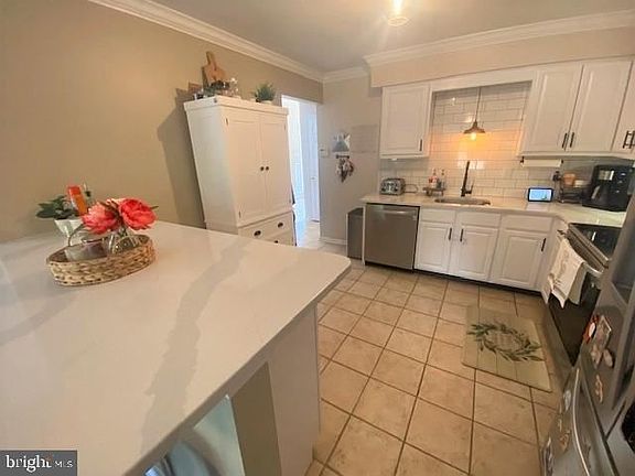 5th image of 1229 Meadowview Cir