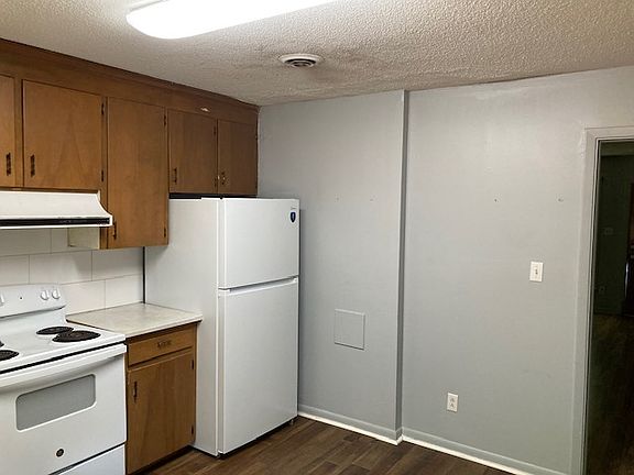 4th image of 236 Park Ln #1