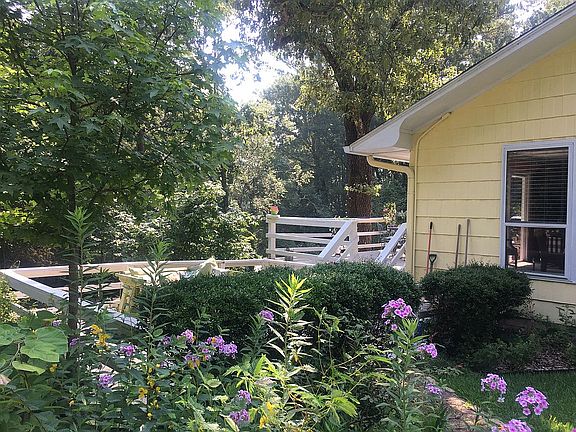 3rd image of 1721 Leisure Ln