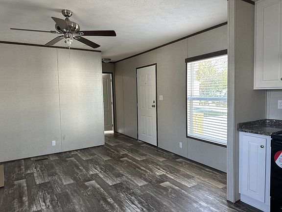 4th image of 91 S Stuart Cir