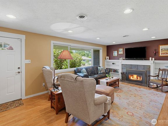5th image of 1323 N Heatherwood E