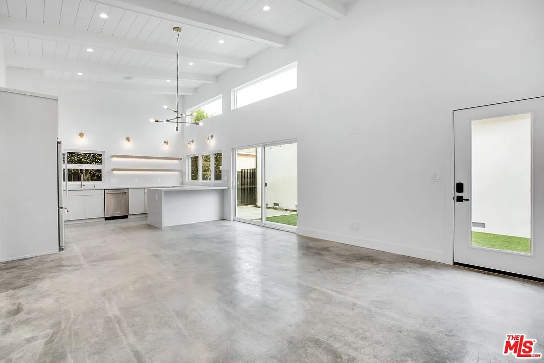 3 bed, 3.0 bath, $6,295 — Photo 4
