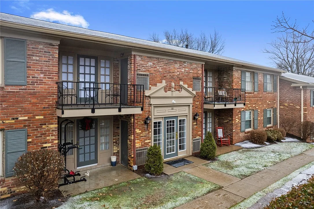 1110 Chatham Park Dr APT F photo 1