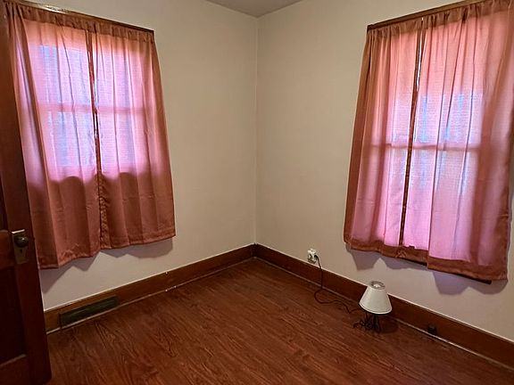 3rd image of 118 S Glenellen Ave