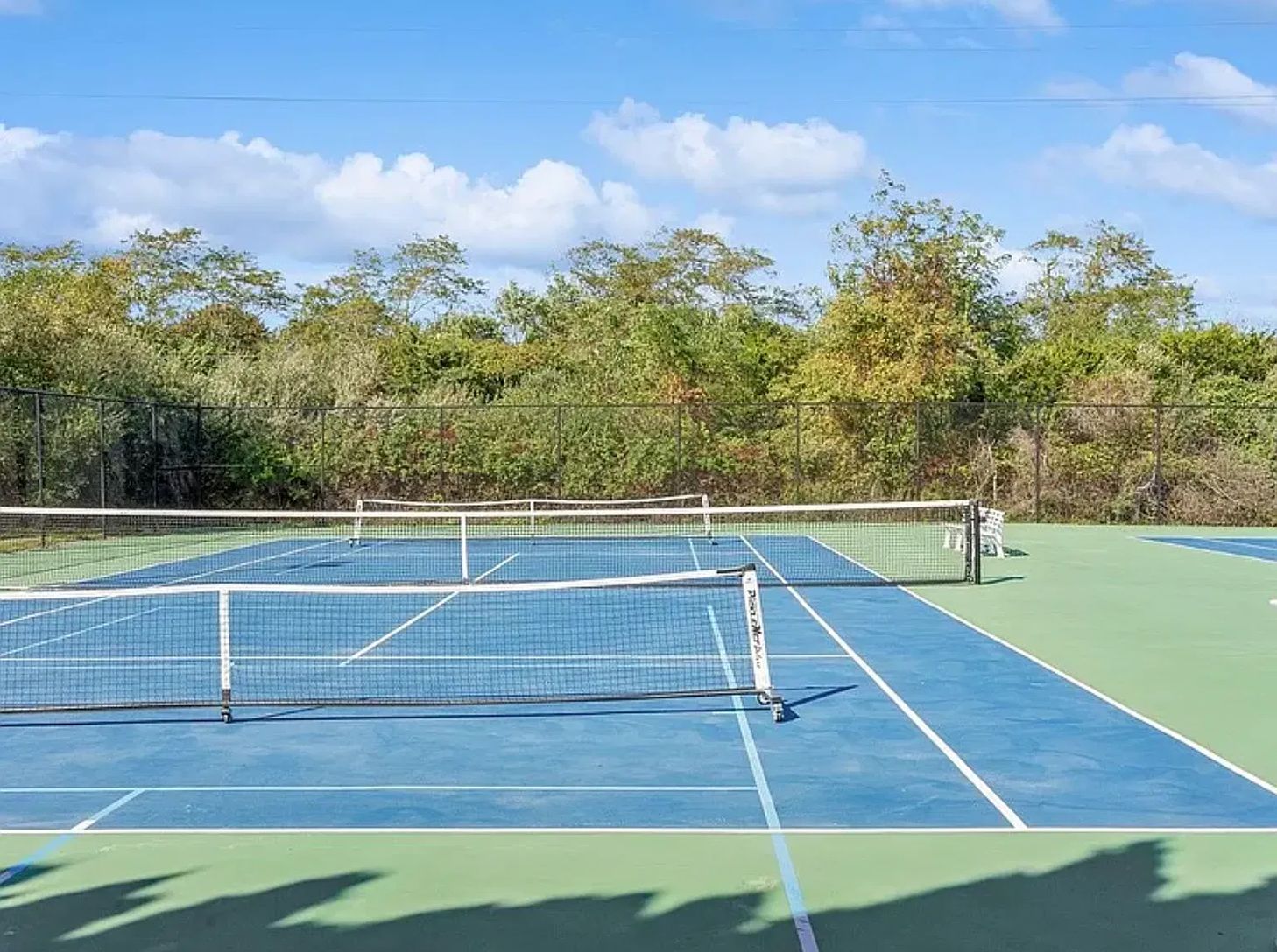  Community tennis and pickeball courts