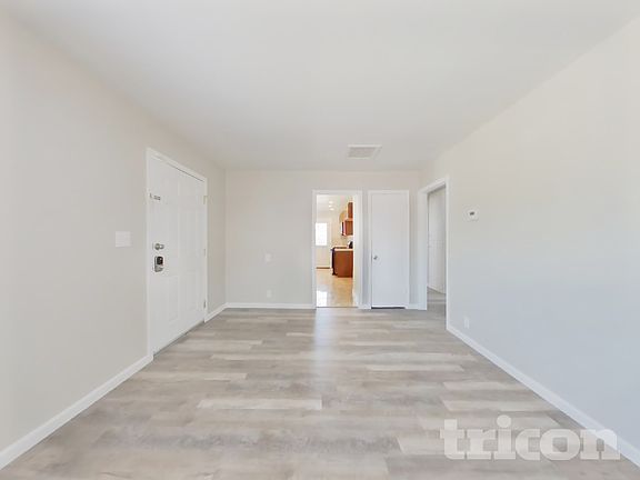 2nd image of 1126 W Ovington St
