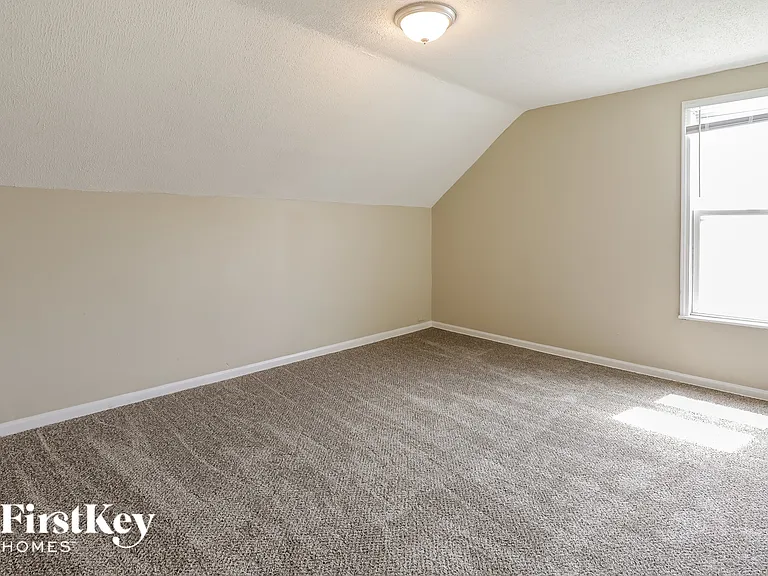 671 S Lake St — Photo 12