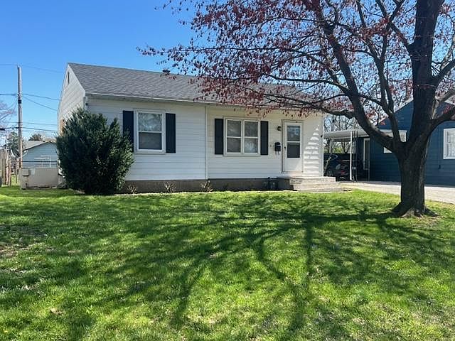 2nd image of 813 N Lincoln Park Dr