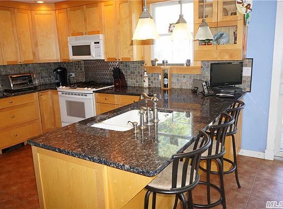 5th image of 71 Greenport Ave