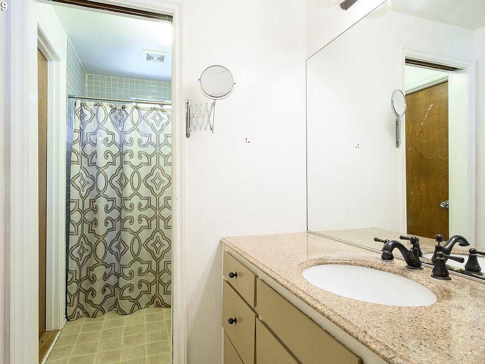 2nd image of 2898 Cheryl St