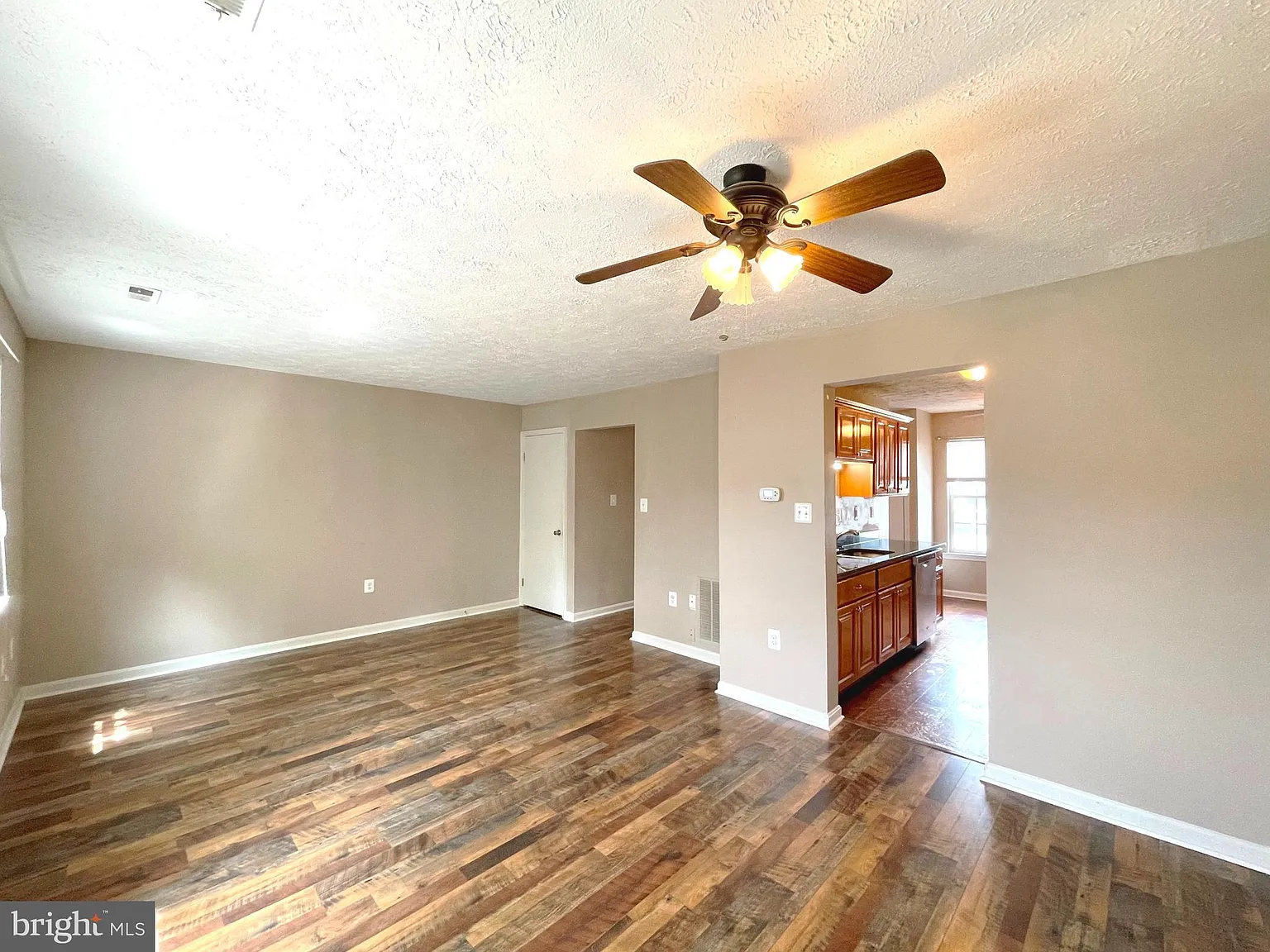 3 bed, 1.5 bath, 1596 sqft, $1,795 — Photo 3