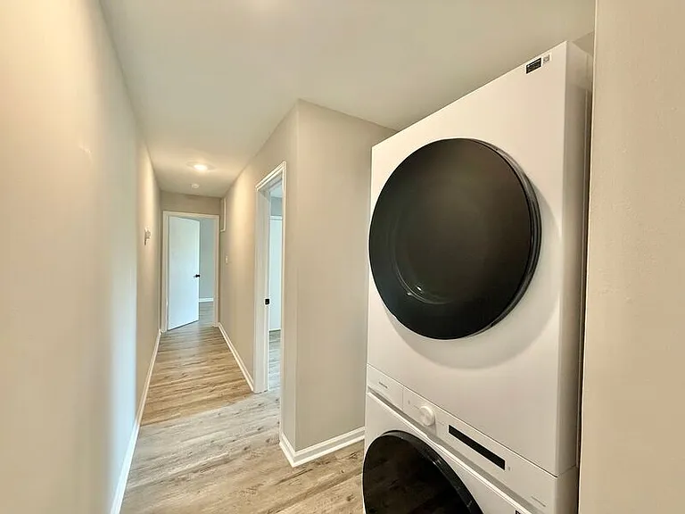 615B Burlington Ave #B — Photo 7