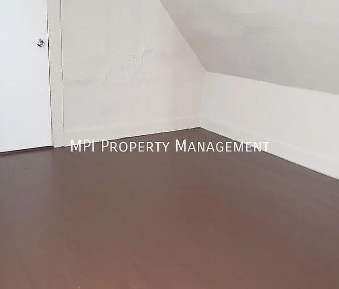 3306 N 24th Pl — Photo 5