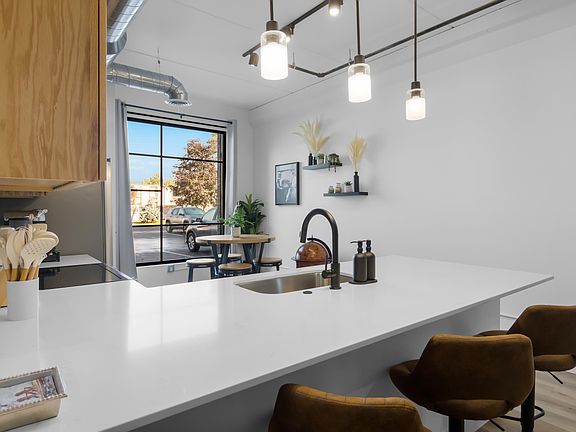 4th image of 1825 E 8th St #113