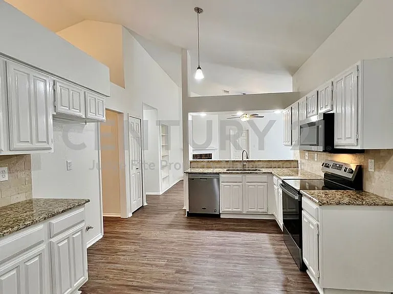 1028 Whitewater Trl — Photo 9
