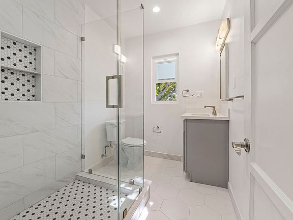 3rd image of 1252 N Crescent Heights Blvd APT 3