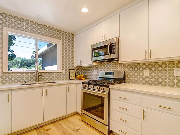 4th image of 460 Anza Dr