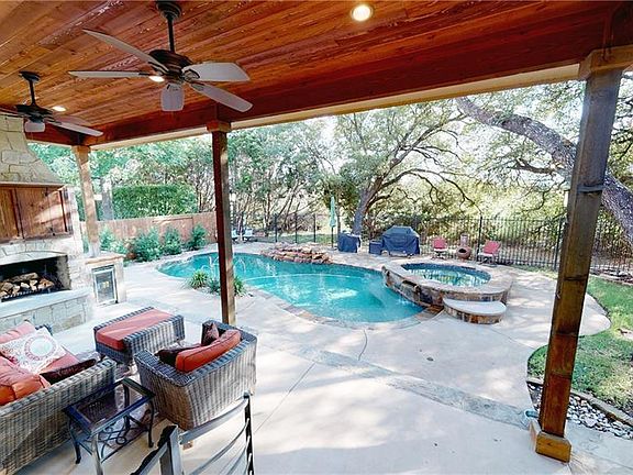4th image of 515 Fallen Oaks Dr