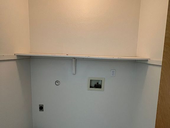 5th image of 1223 S 75th Ave APT D
