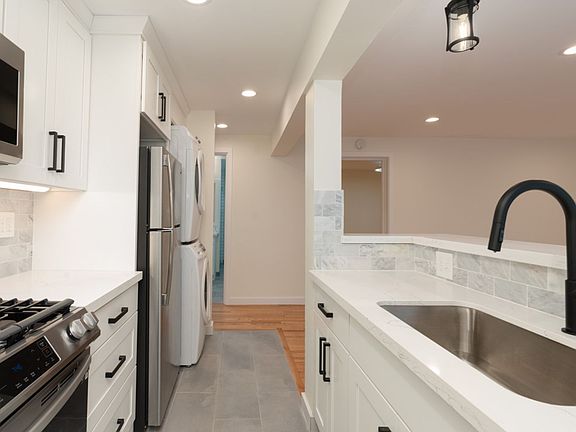 3rd image of 1020 5th Ave N #31