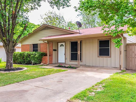 2nd image of 214 Jenny Kay Ln