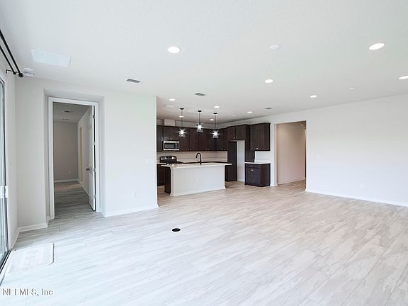 5th image of 219 PEPPERPIKE Way