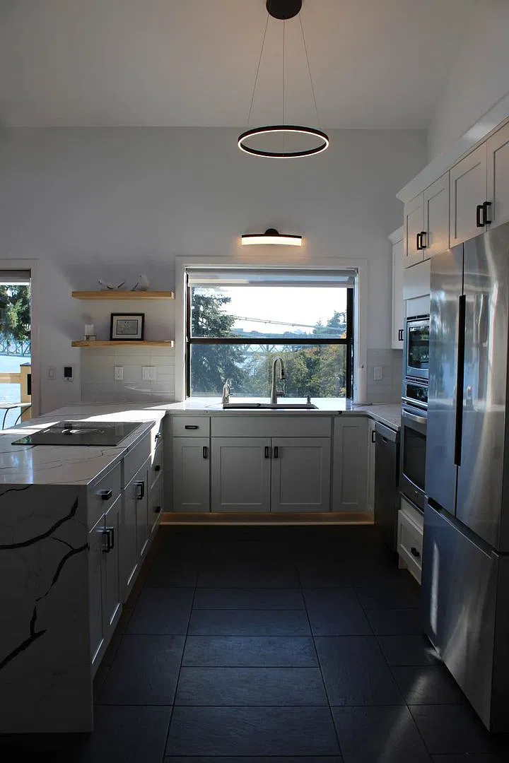 Luxury Fully Furnished Condo with Breathtaking Puget Sound, Mount Rainier & Narrows Bridge Views! — Photo 3