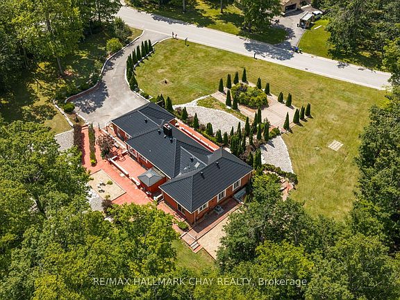 2nd image of 24 Woodland Cres