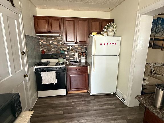 5th image of 923 Walnut St #1