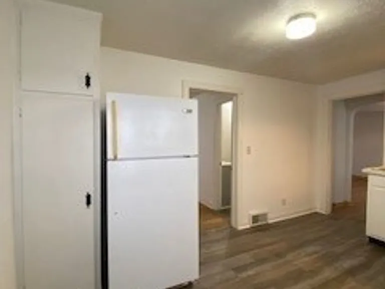 748 N Lake St — Photo 9