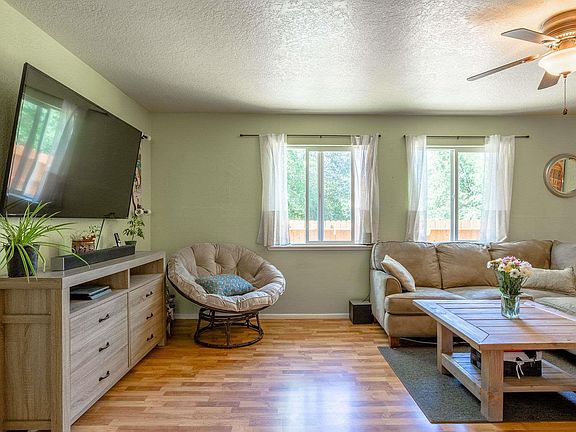 5th image of 481 Southgate Dr