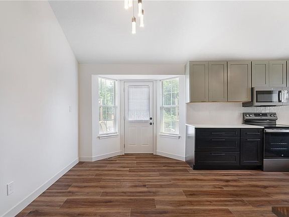 5th image of 1005 SE Bridgehampton Way