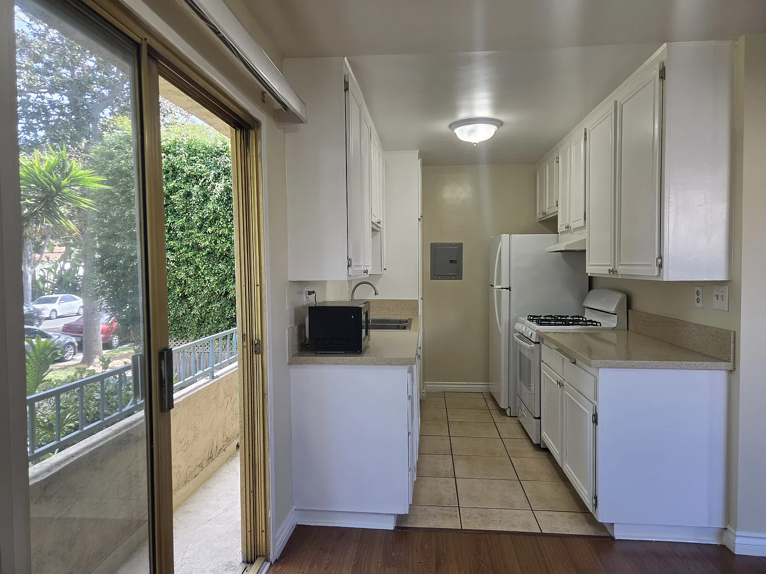 2 bed, 1250 sqft, $3,995 — Photo 3