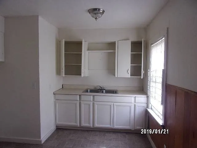 1419 Clanton St — Photo 4