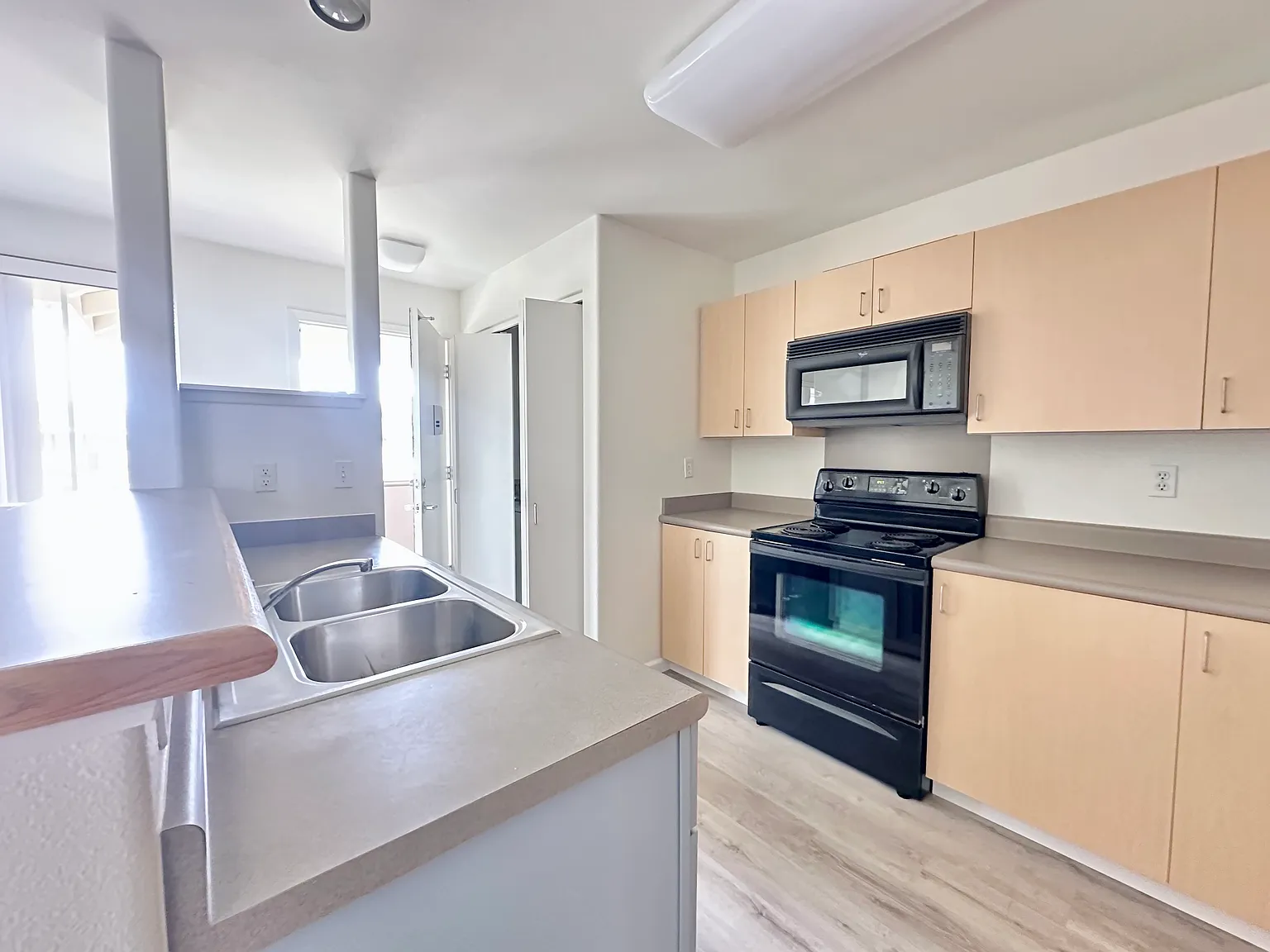 1 bed, 572 sqft, $2,000 — Photo 3